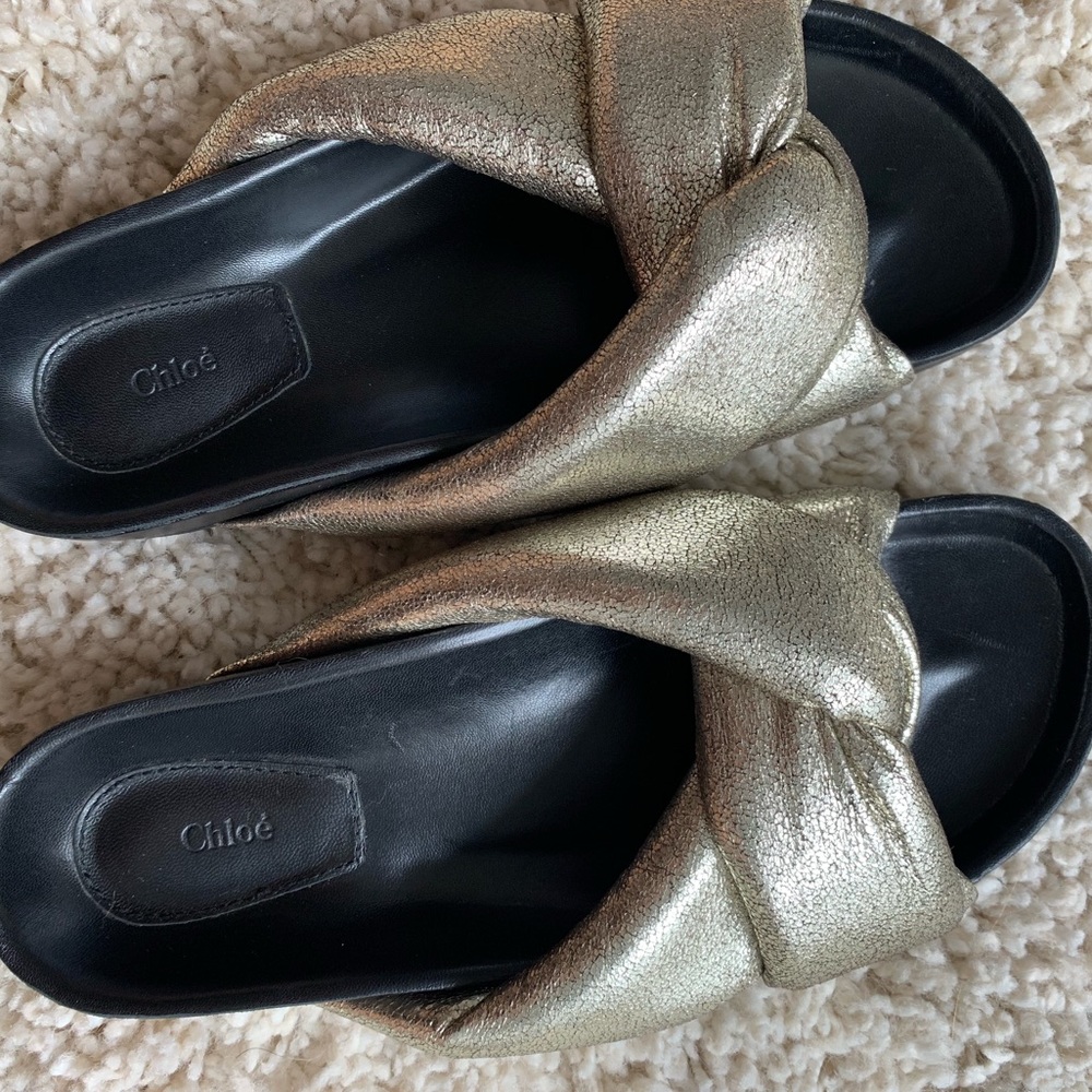 CHLOÈ Knot Metallic Leather Sandals